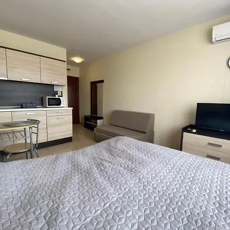 Summer Breeze 506 Private Sunny Apartment *
