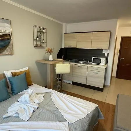 Apartment Summer Breeze 506 Private Sunny