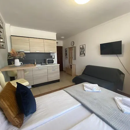 Summer Breeze 506 Private Sunny Apartment